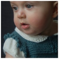 Knitted dress with collar
